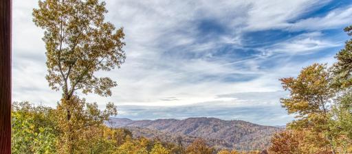 High In The Smokies - Housity
