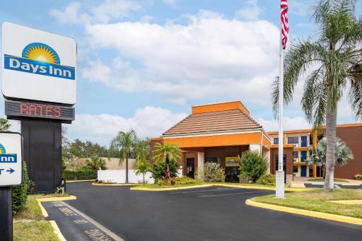 Days Inn by Wyndham N Orlando/Casselberry - Housity