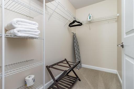ConTemporary Stay in Central Peoria - Housity