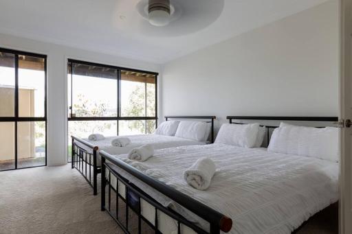 Gold Coast Theme Parks With a Pool - Housity