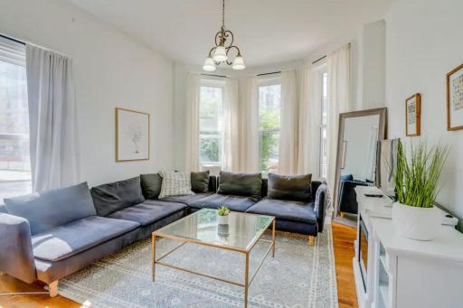 Apartment on Broadway - Housity