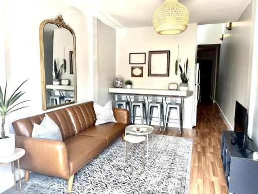 Great Apartment in WeHo - Housity