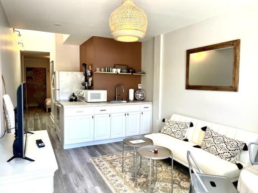 WeHo House #11 - Housity