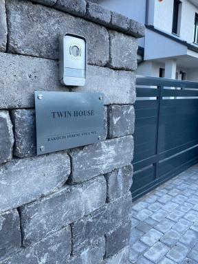 TWIN HOUSE - Housity