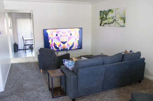 Cozy close to everything shared space!!! - Housity