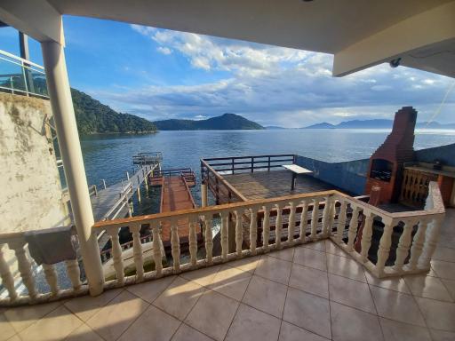 Casa a beira mar com Píer - Junqueira, Mangaratiba RJ - Housity