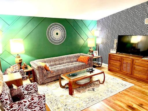 The Vintage Verde - Newly Remodeled Three Bedroom Home - Housity