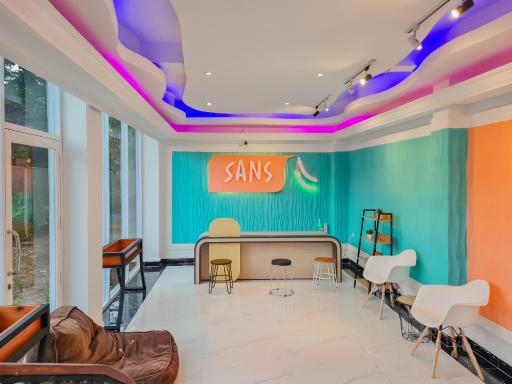 Sans Hotel Grand Sabaraya Cikampek - Housity