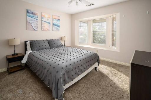 Happy Deluxe Family Home Away From Home - Housity