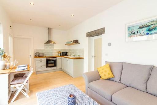 Newly Refurbished Traditional Cottage Blackrock - Housity