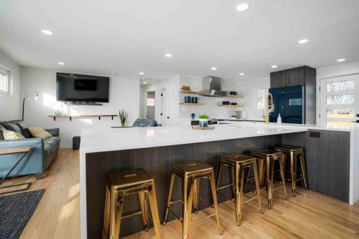Sleeps 16 - 15 min/Downtown, 10 min/Medical Center - Housity