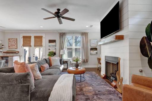 Modern 3-bedroom home with patio and fire pit - Housity