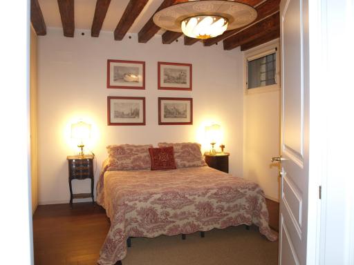 Al pozzo dei Scoacamini, 100 m from San Marco, ground floor - Housity
