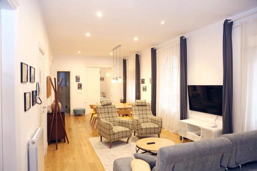 PISO EXCLUSIVO FRENTE AL CASCO VIEJO CON PARKING GRATIs - Housity