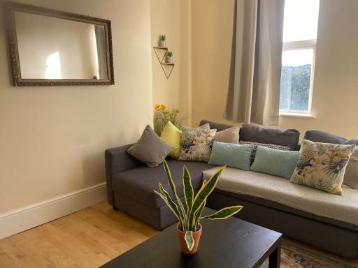 Large Bright apartment - Housity