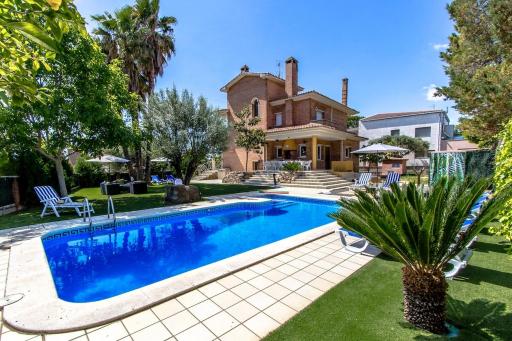 Catalunya Casas Stunning Villa with private pool 33 km to Barcelona - Housity
