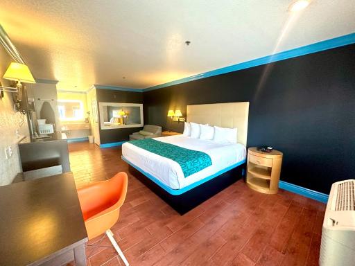 Casa Blanca Hotel & Suites Orange SR-55 Freeway, Near Honda Center, Chapman University, Disneyland - Housity