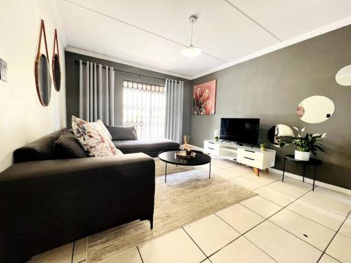 15min to OR TAMBO perfect long stay WiFi & Netflix - Housity