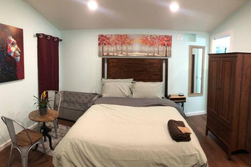 Great Rodeo Brand New Mini Studio - Housity