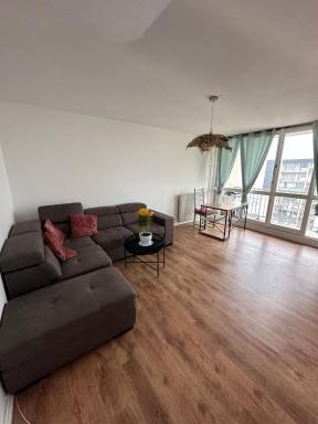 Étoile en banlieue parisienne - Housity