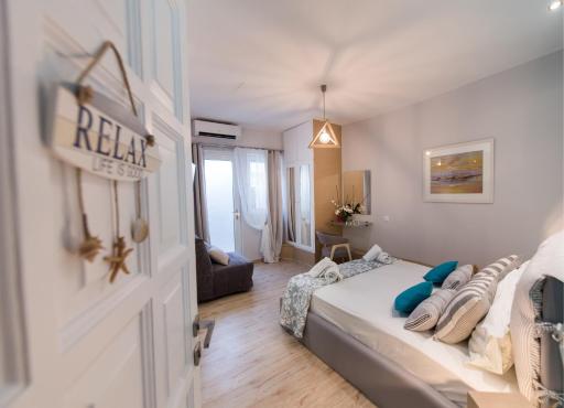LEFKAS CITY APARTMENTS & SUITES - Housity