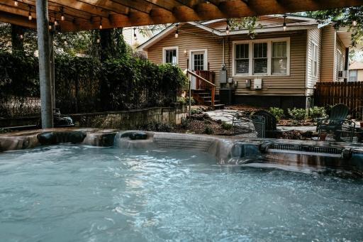 Brooks Solar House with Backyard Spa and Firepit - Housity