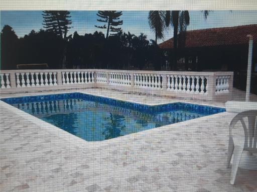 Chácara com piscina - Housity
