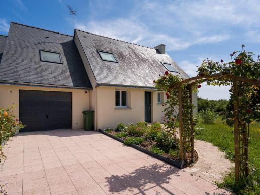 Maison familiale avec jardin clos, 4 pièces, 6 pers, proche plage et commerces, Wifi, parking inclus. - FR-1-477-192 - Housity