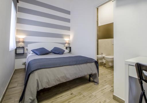 Appartamento con 2 camere e 2 bagni in centro con parcheggio - Hizvo