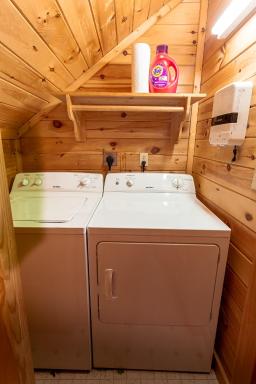 A Smoky Mountain Lake Cabin - Spacious Smoky Mountain Getaway Perfect for Families & Groups - Housity