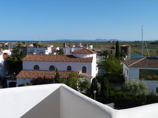 2 Beds, 2 Baths Apartment With Great Views and Pool - Housity