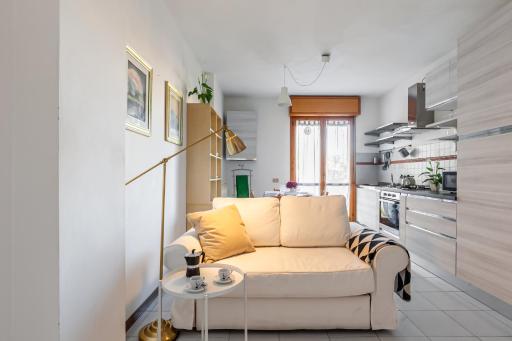 Cozy Apartment near the Hospital with 2 Balconies! - Housity