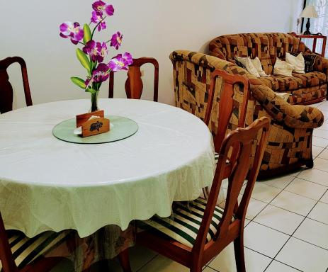 Auntie's Oasis - Housity