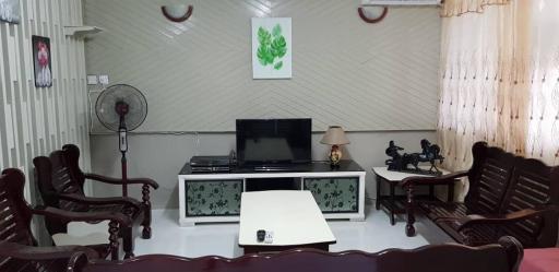 J & I Homestay 2 Person with shared bathroom - Housity
