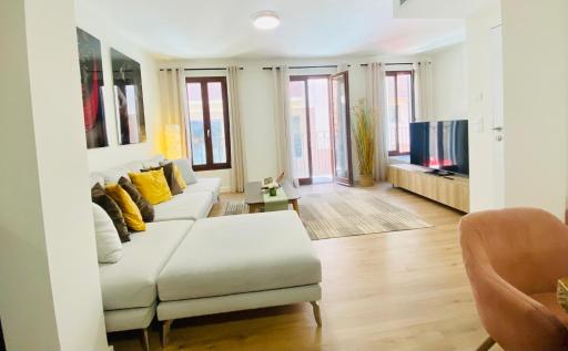 Hotel Apartment with 2-en suite Bedrooms - Housity