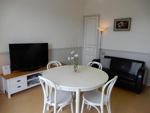 CAPRICES DE MER Appartement avec grand balcon et vue à 300 m plage, apercu mer, lit Queen Size, Mers les Bains Le Treport , petit dejeuner en option, 2 vélos fournis - Housity