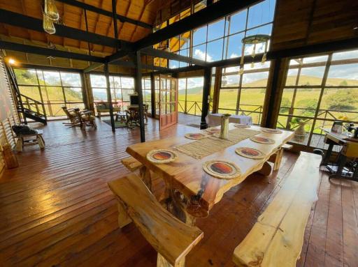 Cabaña/Chalet de madera con chimenea junto a las montañas - Housity