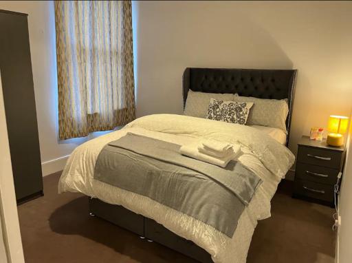 Two Bedroom Apartment in London - Housity