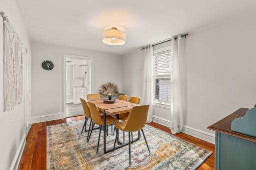 Family Friendly 2 Floor 2 BR Apt [Sunflower Stay] - Housity