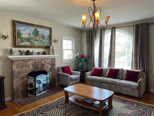 Cozy Affordable Private Rooms near Grand Ave Miller - Housity