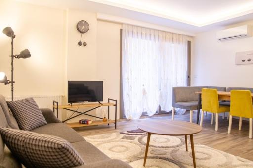 Flat with Balcony in Karsiyaka next to Coast - Housity