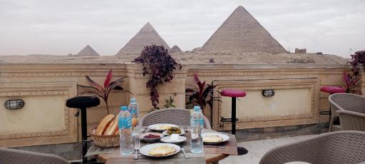 Zeina pyramids view - Housity