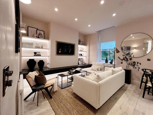 Luxury 2 Bedroom Flat in Central Todmorden - Housity