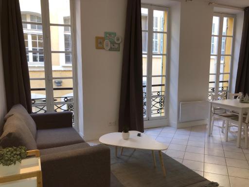 CANEBIERE Charmant T2 rénové - Housity