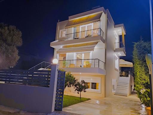 The Bright House a two-storey maisonette in Loutraki - Housity
