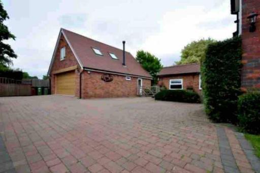 Harrow Hayloft Rural 80m2 Village Hideaway Retreat - Housity