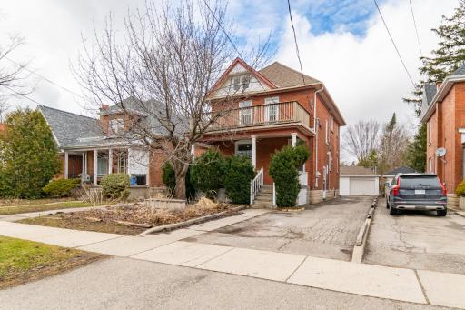 Charming centrally 2 bedroom in London Ontario - Housity