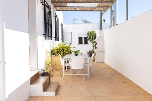 Casa Clara vivienda con patio exterior y barbacoa - Housity