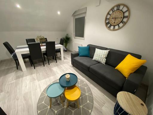 f2 50m2 atypique en souplex vue basilique - Housity