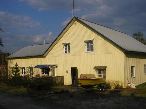 Geräumiges Ferienhaus für eine Großfamilie oder eine Gruppe mit Garten, privater Sauna im Herzen von Dalsland - Housity